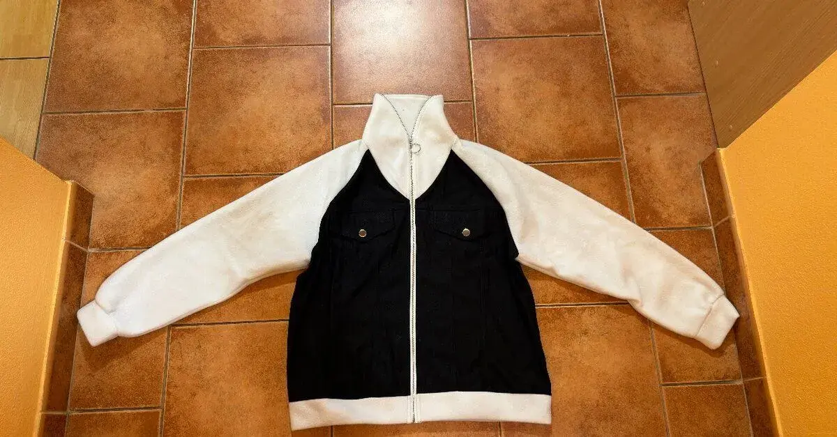 Černo-bílá oversize mikina na zip s flísem – velikost M
