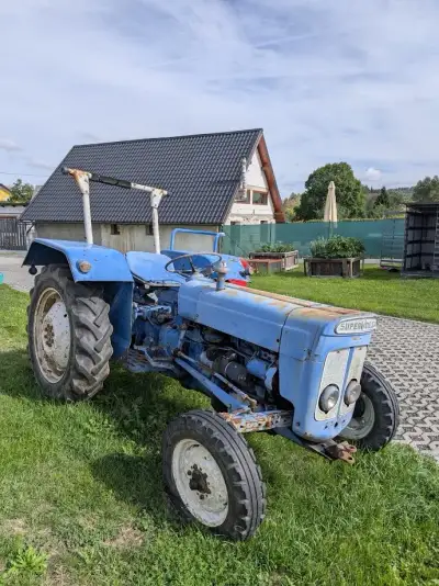 Traktor Fordson Super Dexta – plně funkční, s TP