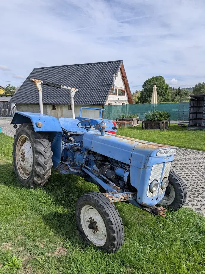 Traktor Fordson Super Dexta – plně funkční, s TP