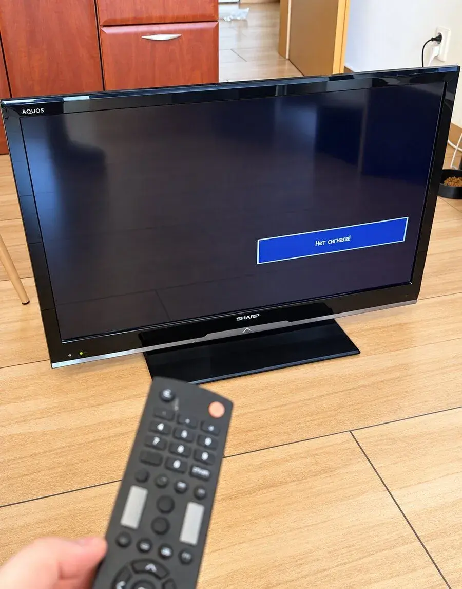 Televize Sharp Aquos 32'' + dálkový ovladač