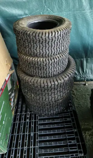 Pneu na zahradní traktor