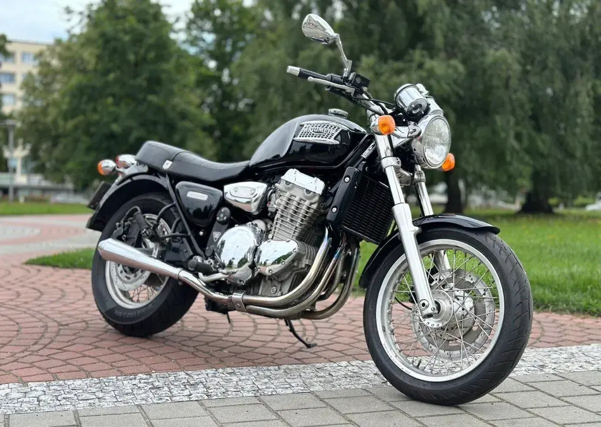 Triumph thunderbird 900