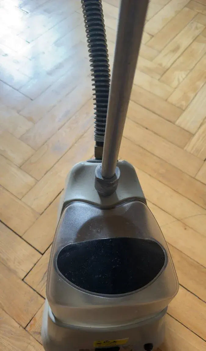 Jiffy Steamer J-2000 – profesionální napařovač oděvů, 230 V