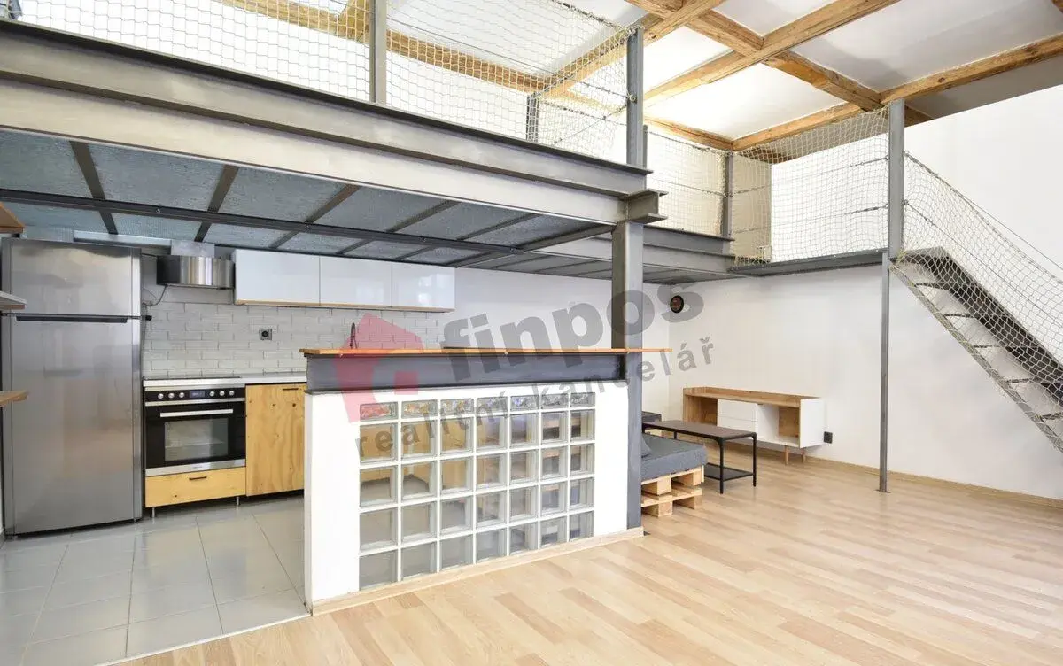 Pronájem bytu 2+kk, 95 m2 - mezonet, Praha Karlín