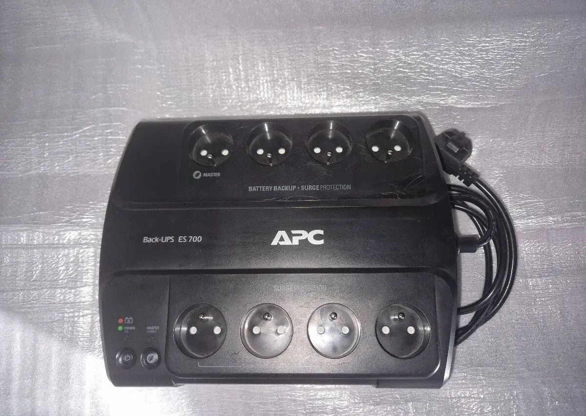 Záložní zdroj APC