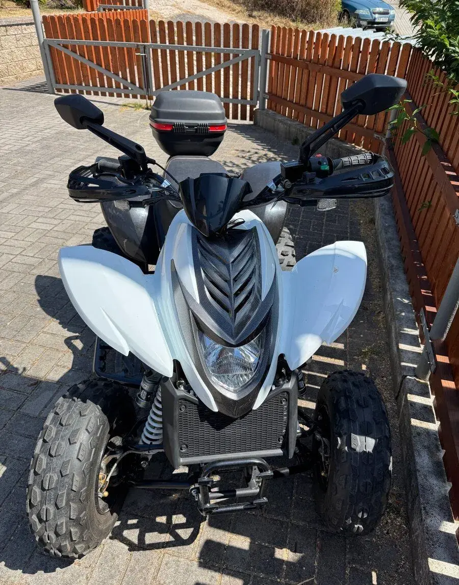 Dinli 300 - r. 2017/12, pouze 1750 km, nová STK(2030)
