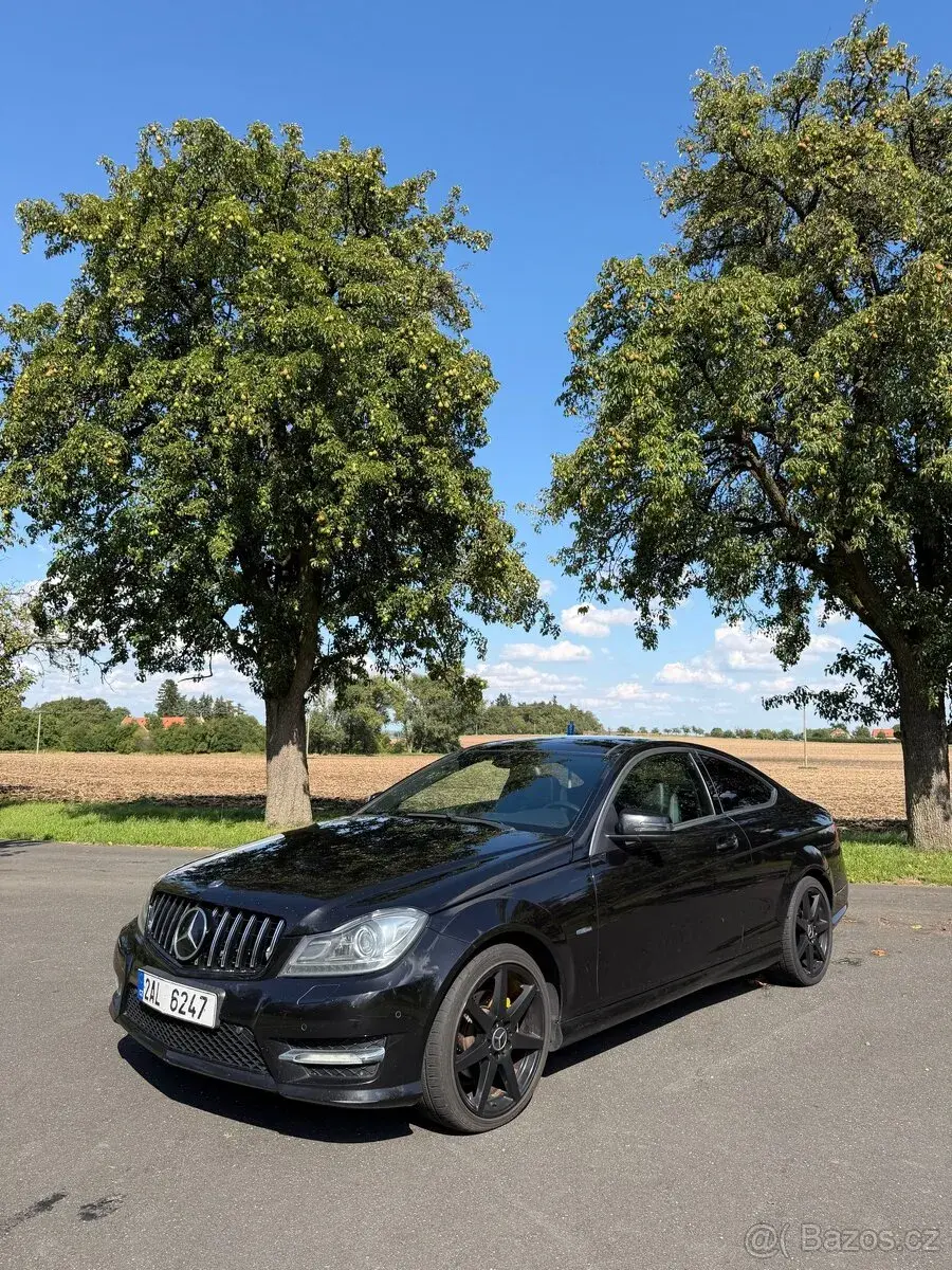 Mercedes-Benz C – 2012, 242 000 km