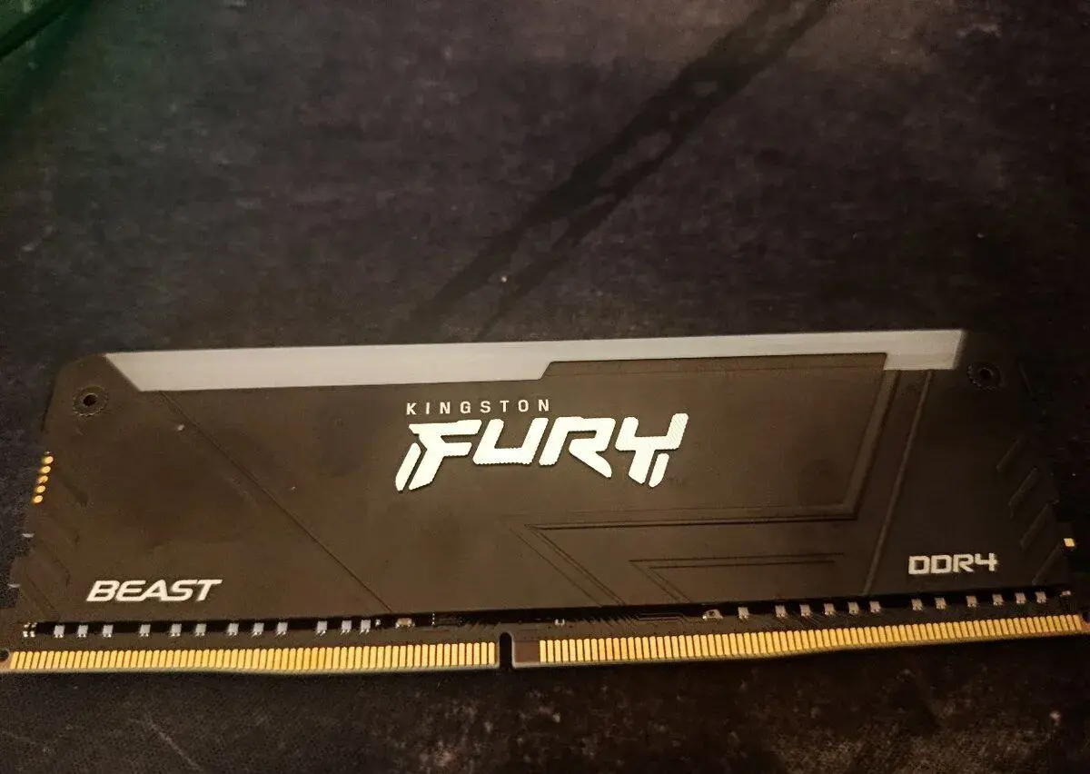 Kington Fury beast RGB 8gb ddr4 3600mgh