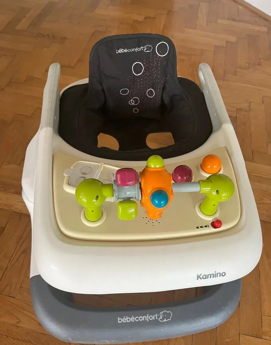 Chodítko s hracími prvky