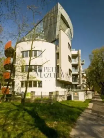 Pronájem prostorného bytu 2+kk