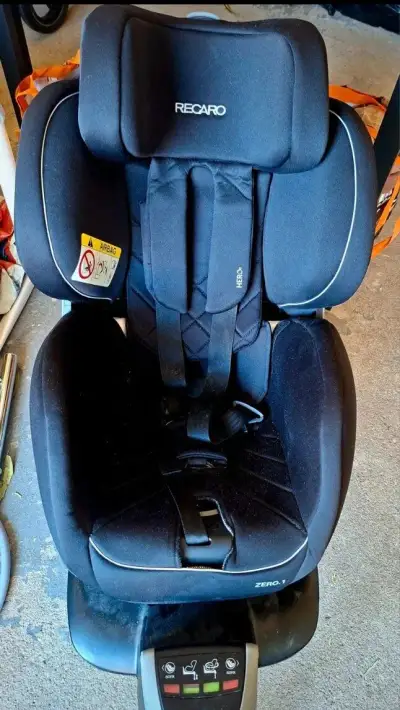 Autosedačka Recaro Zero one,