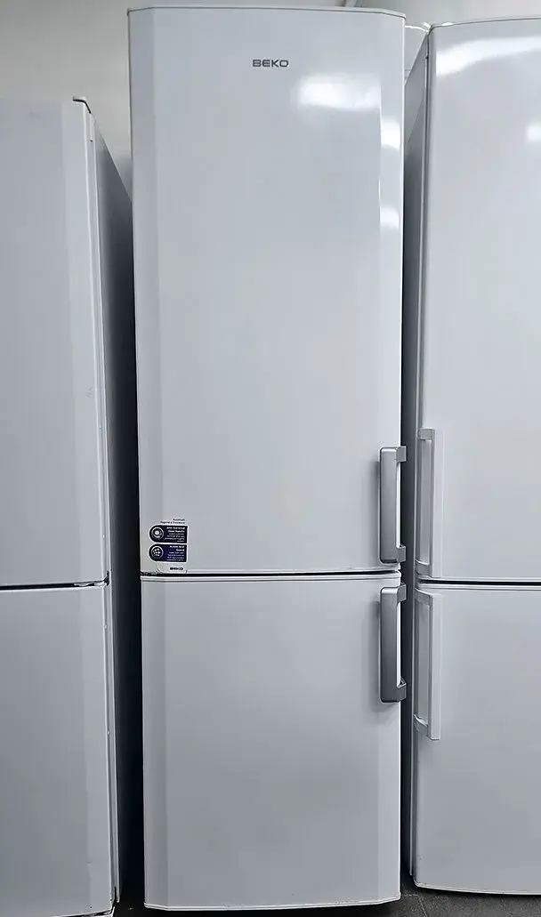Lednice s mrazákem Beko, Liebherr
