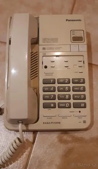 Starý telefon Panasonic se záznamníkem