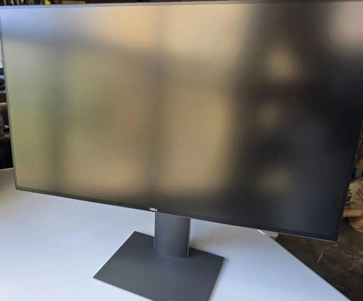 Dell UltraSharp U2419H – 24" Full HD IPS, USB hub