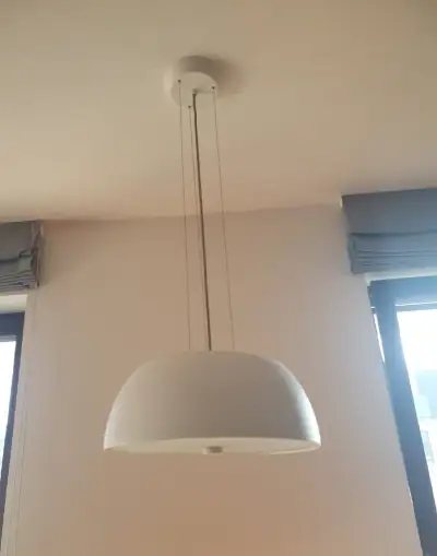 Lustr na lanku zn. Eglo