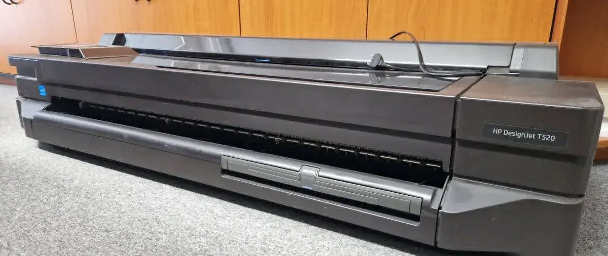 PLOTR DesignJet T520, 36" vč. stojanu