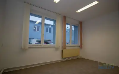 Pronájem kanceláře v komerčním areálu Brandýs nad Labem - Ne