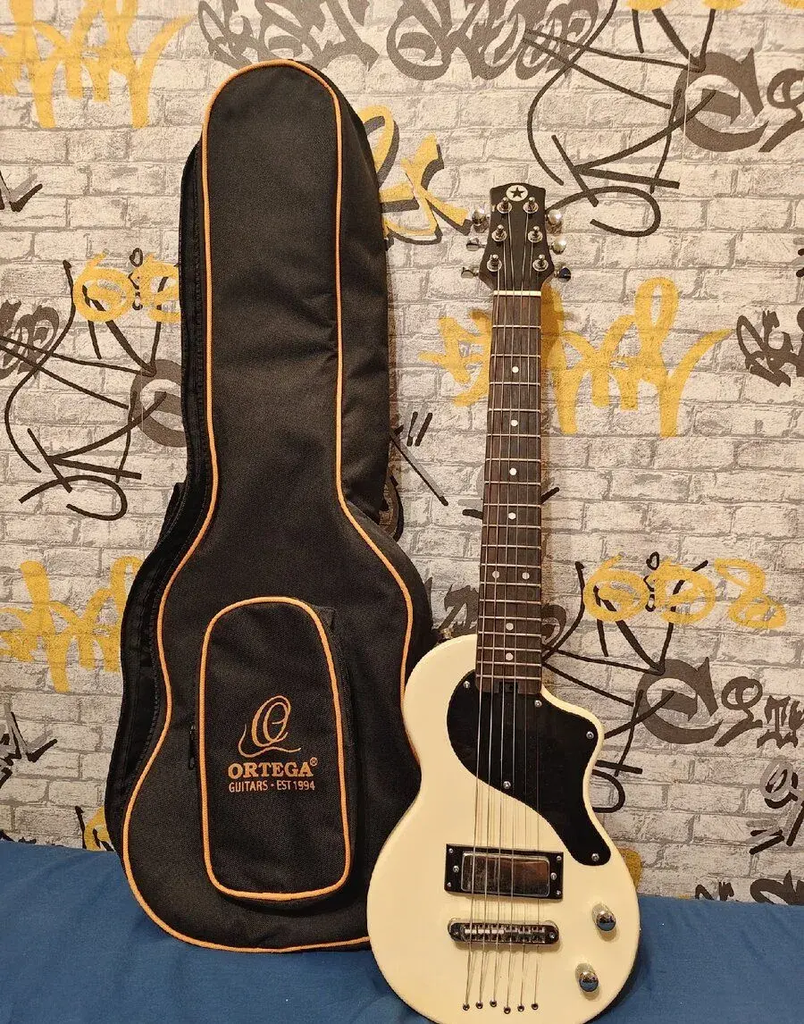 Cestovní kytara Blackstar Carry-on ST