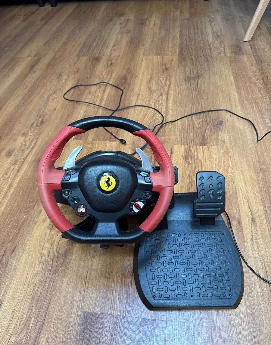 Herní volant Thrustmaster Ferrari