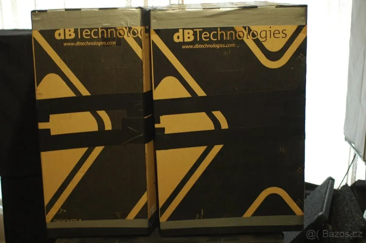 dB LVX P15 ,zes. Dynacord SL900 a mix Dynacord CMS600-3