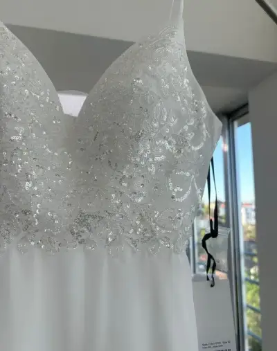 Elegantní svatební šaty krémové barvy – nové s visačkou vel.