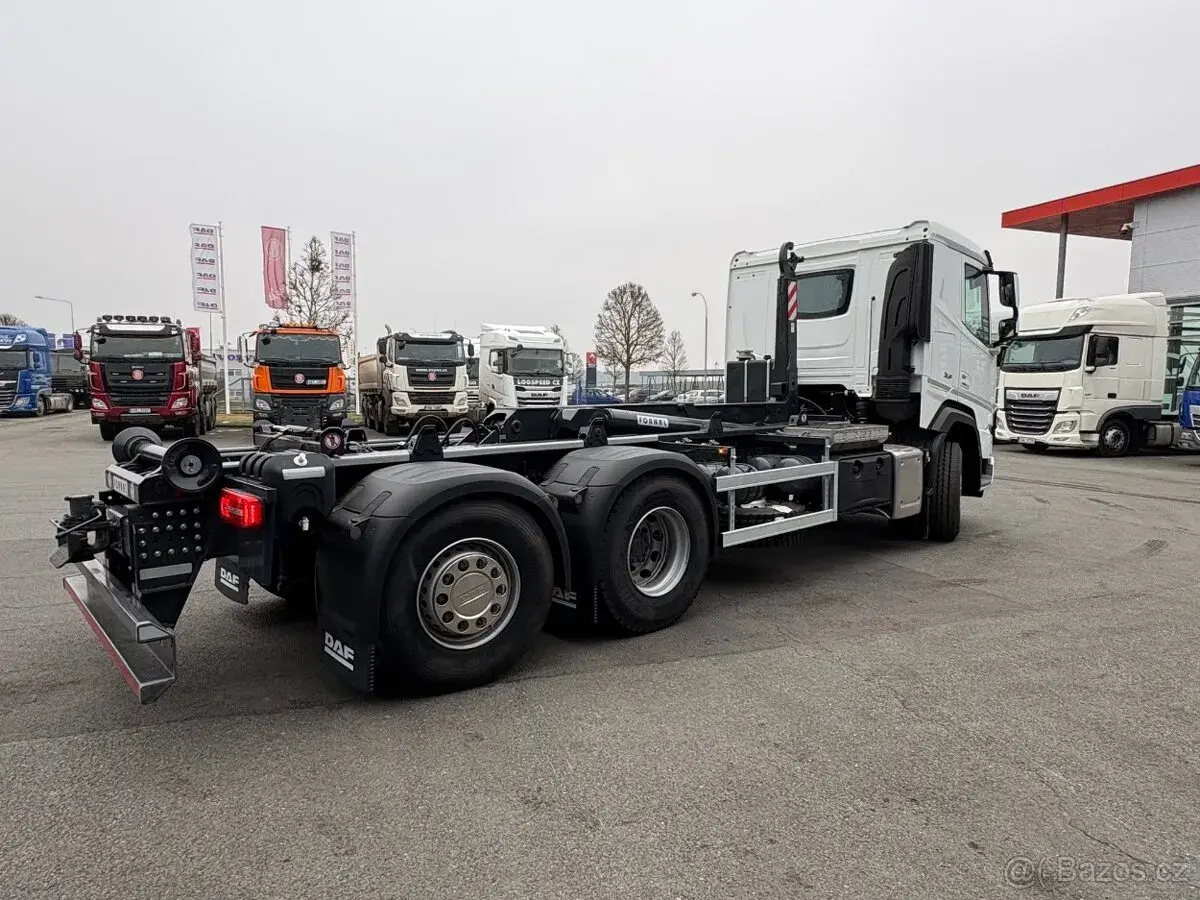 Prodej, hákový nosič FORNAL, DAF XF 530 FAN 6x2, sklad akce