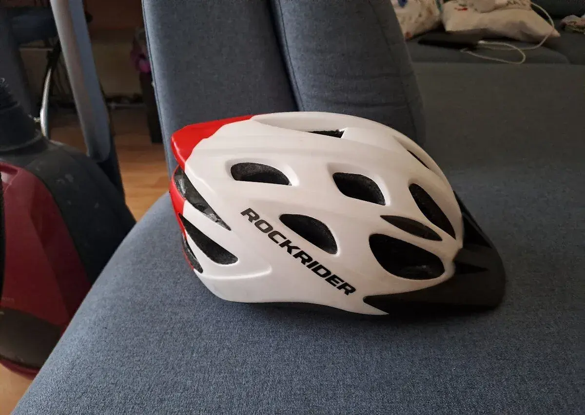 Cyklistická přilba v.51-56cm.