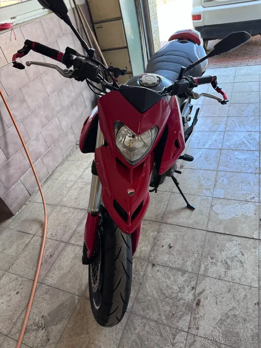 Ducati Hypermotard 796