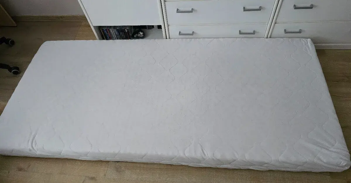 Matrace cca 13cm ,90 x 200cm
