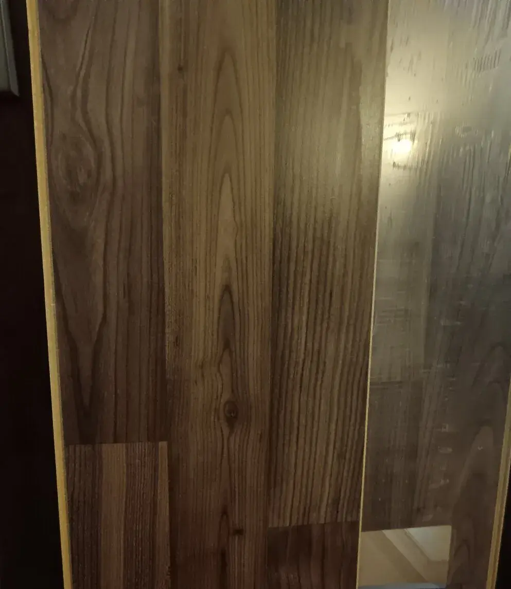 Laminátová plovoucí podlaha, 11,7 m2, nepoužitá, ořech