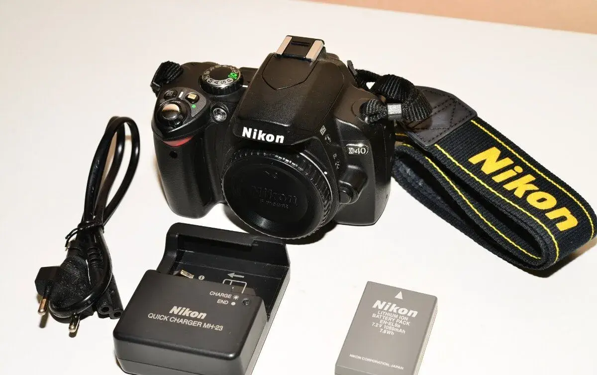 Nikon D40 + příslušenství