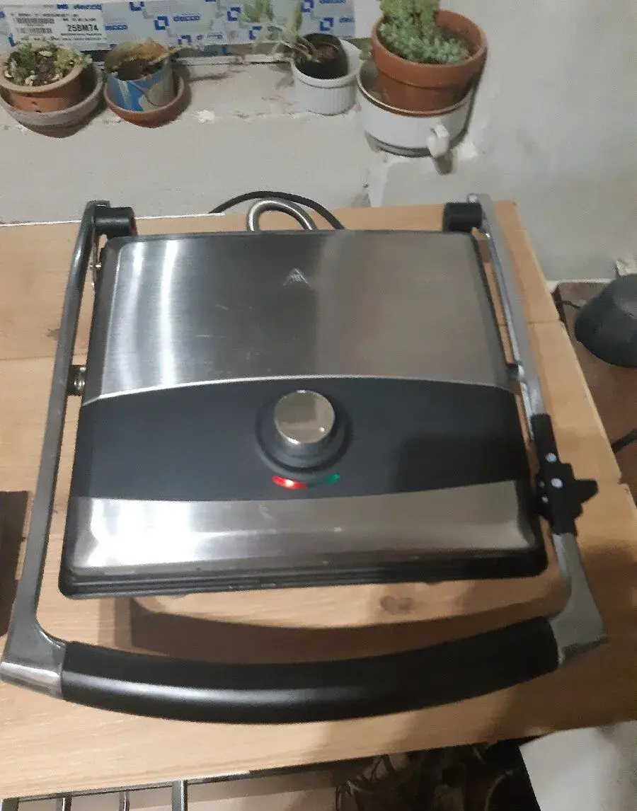 Kontaktní gril SilverCrest SPM 2000 B2