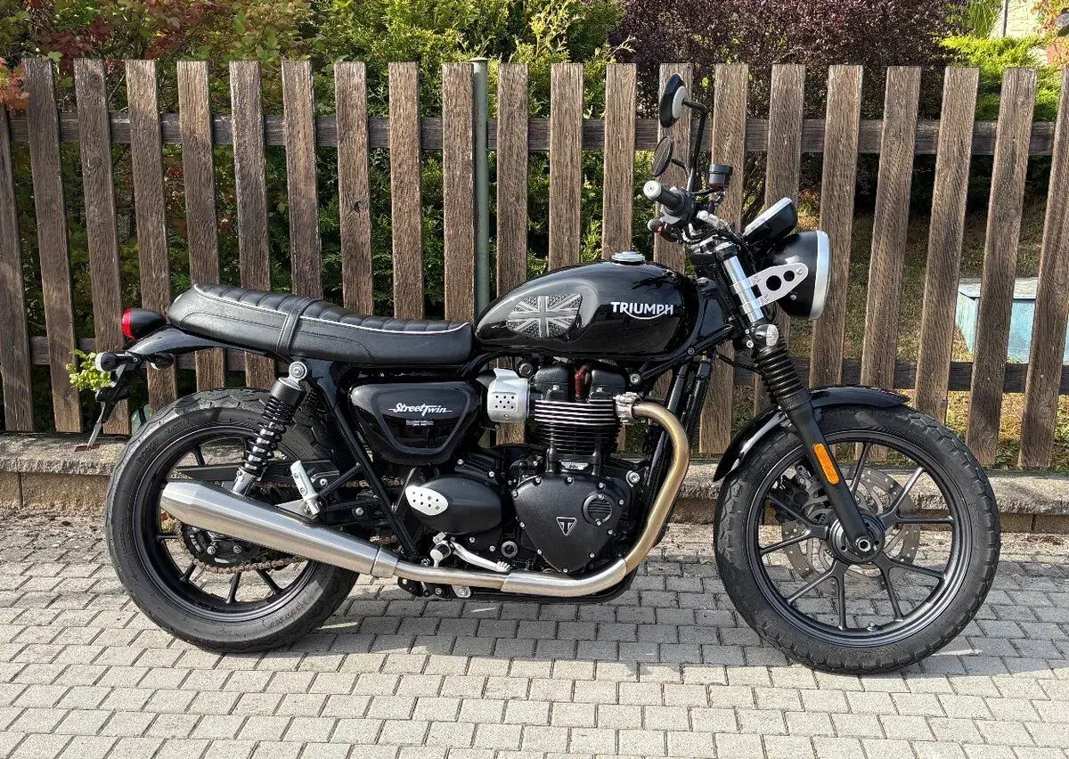 Triumph street twin 900 , top stav zimni cena