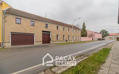 Prodej řadového domu s kancelářemi, sklady a dílnami v Olom