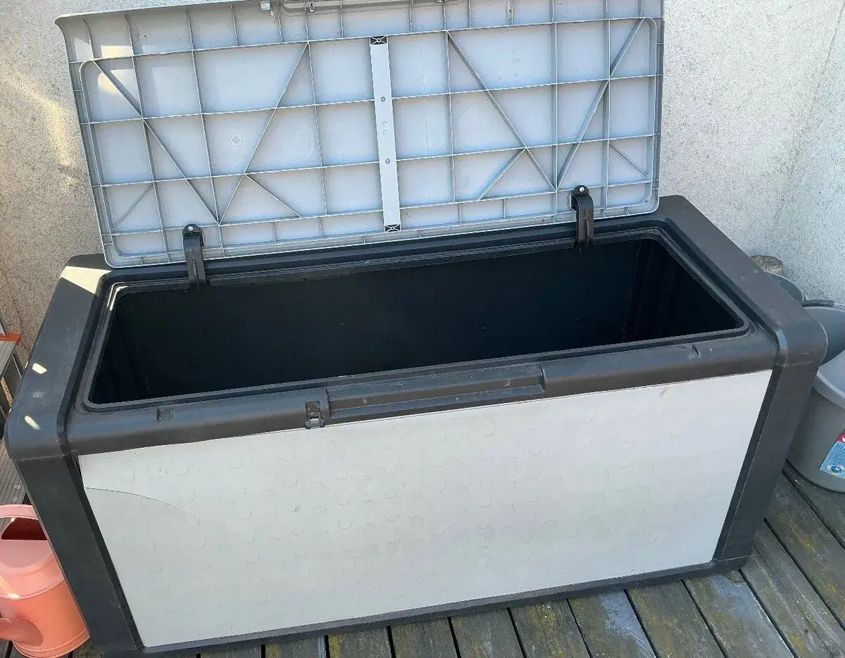Box plastový
