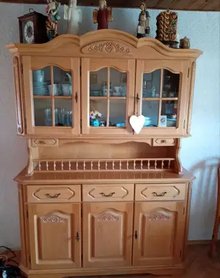 MASIVNÍ DŘEVĚNÁ KREDENC / PŘÍBORNÍK – RUSTIKÁLNÍ
