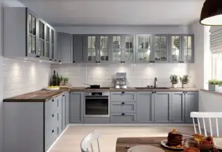 krásná designová kuchyňská sestava bílý a šedý mat