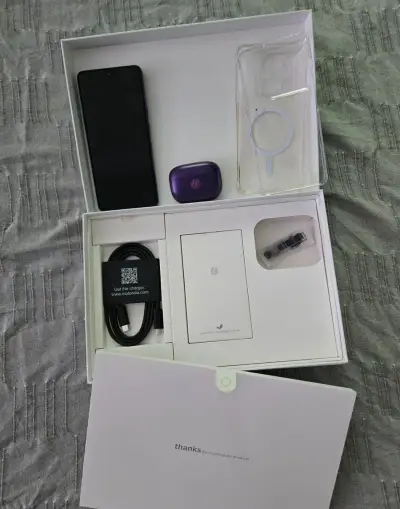 Motorola Signature – limitovaná edice Swarovski (Pantone Vio