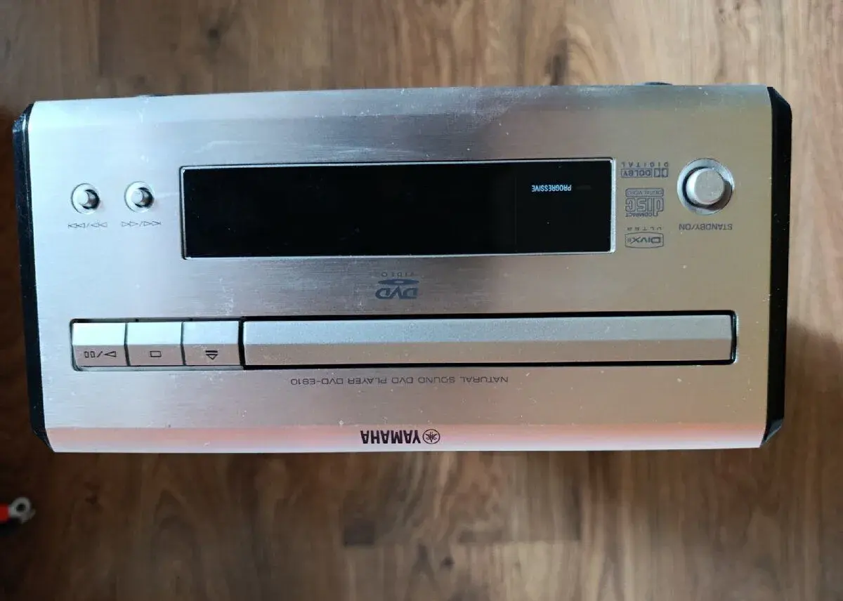 YAMAHA DVE E810