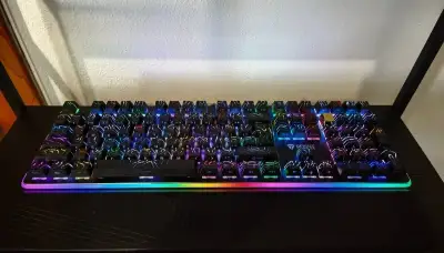 Herní klávesnice s keycaps