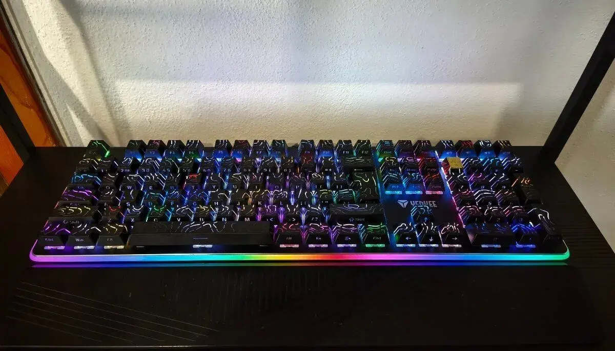 Herní klávesnice s keycaps