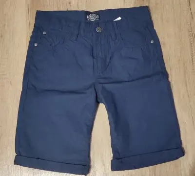 Nové kraťasy zn. C&A vel. 152