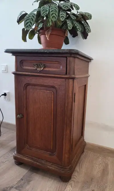 starožitná komoda,stolík s mromorovou deskou