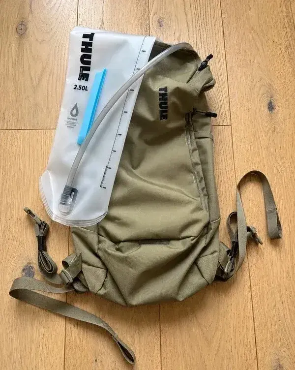 Nový Thule AllTrail 10L + hydrovak 2,5L ReTrakt