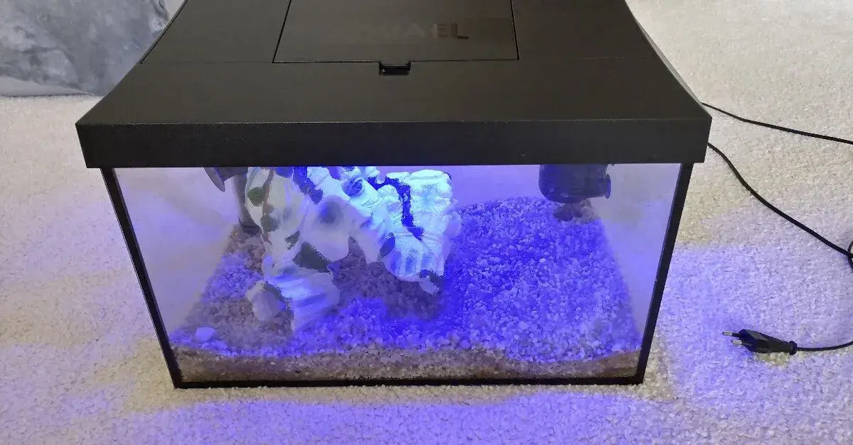 Akvarium 25l s vybavením