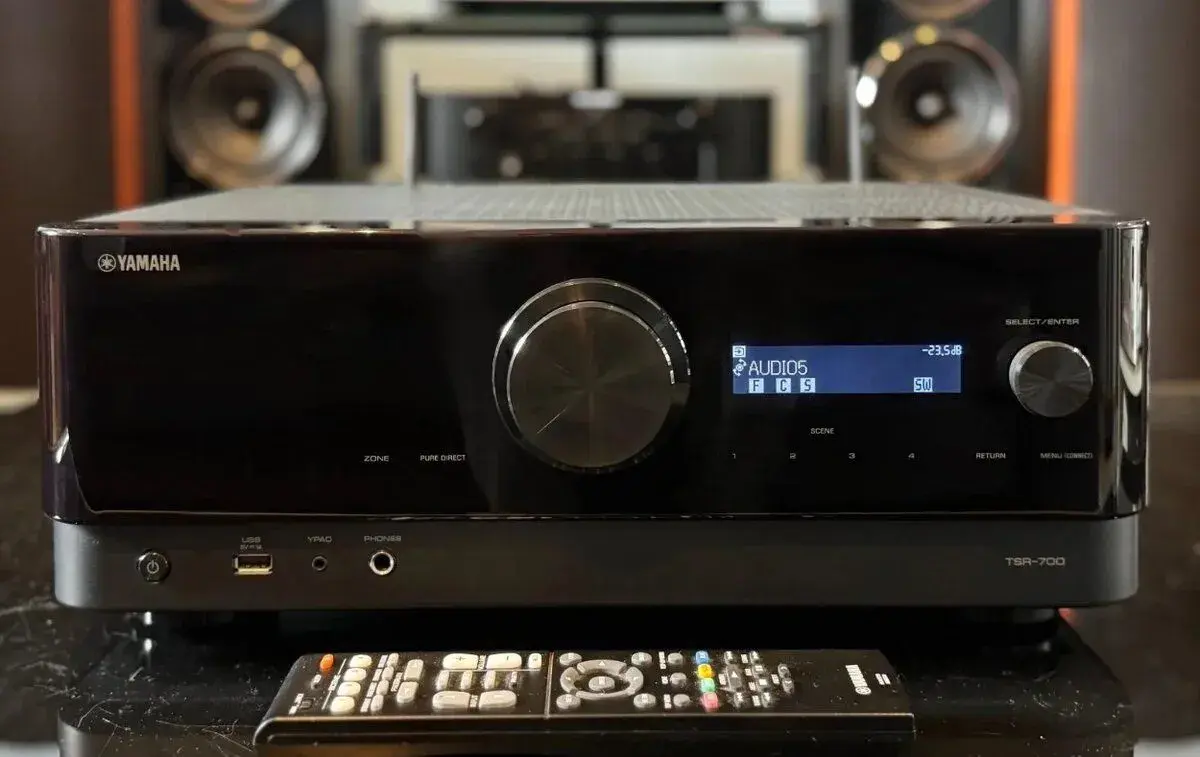Yamaha TSR-700 AV Receiver 7.2 s DO (RX-V6)