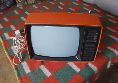 RETRO televize Junost 402 B