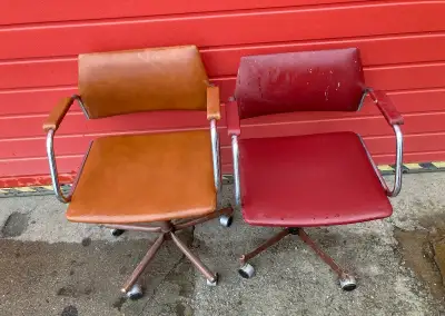 Křeslo chromované otočné KOVONA RETRO za 500 kč