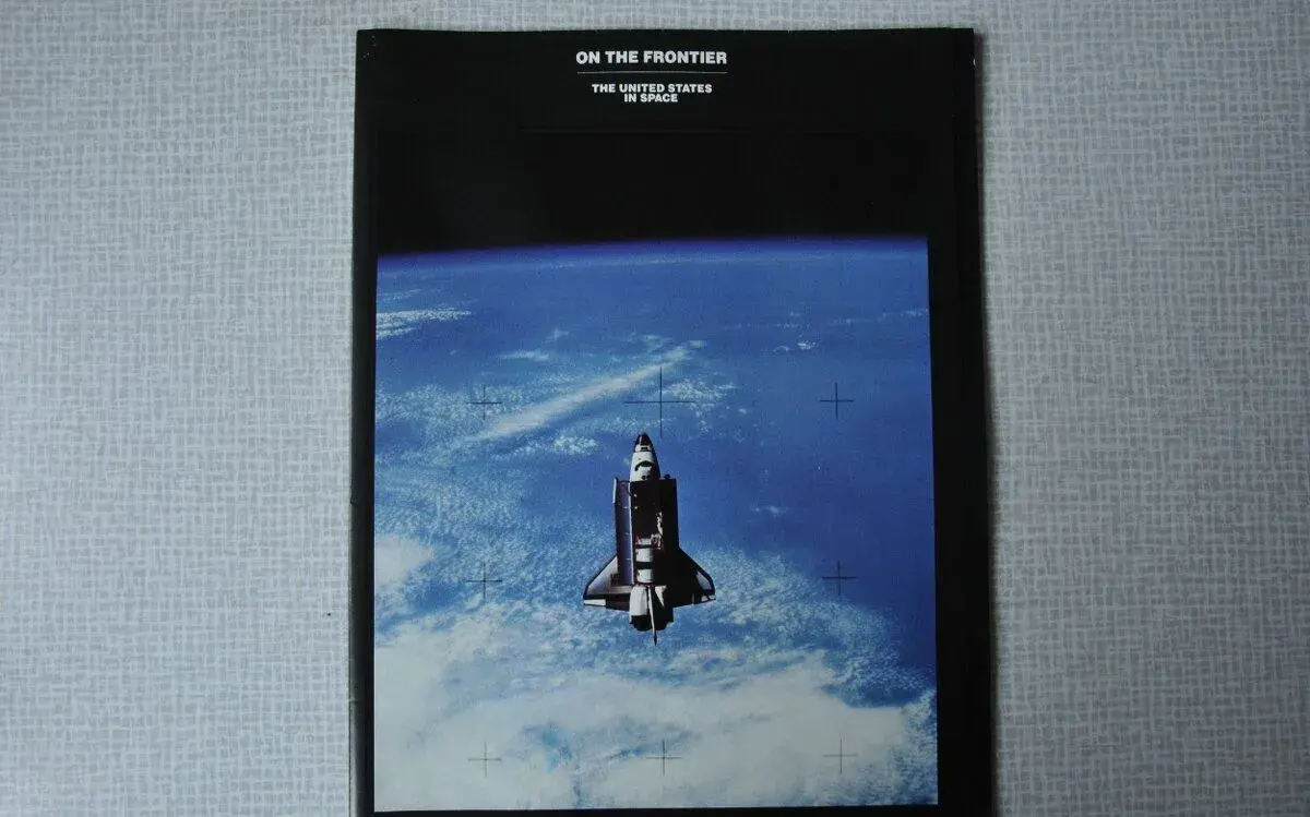 plakát - On The Frontier - The United States in Space