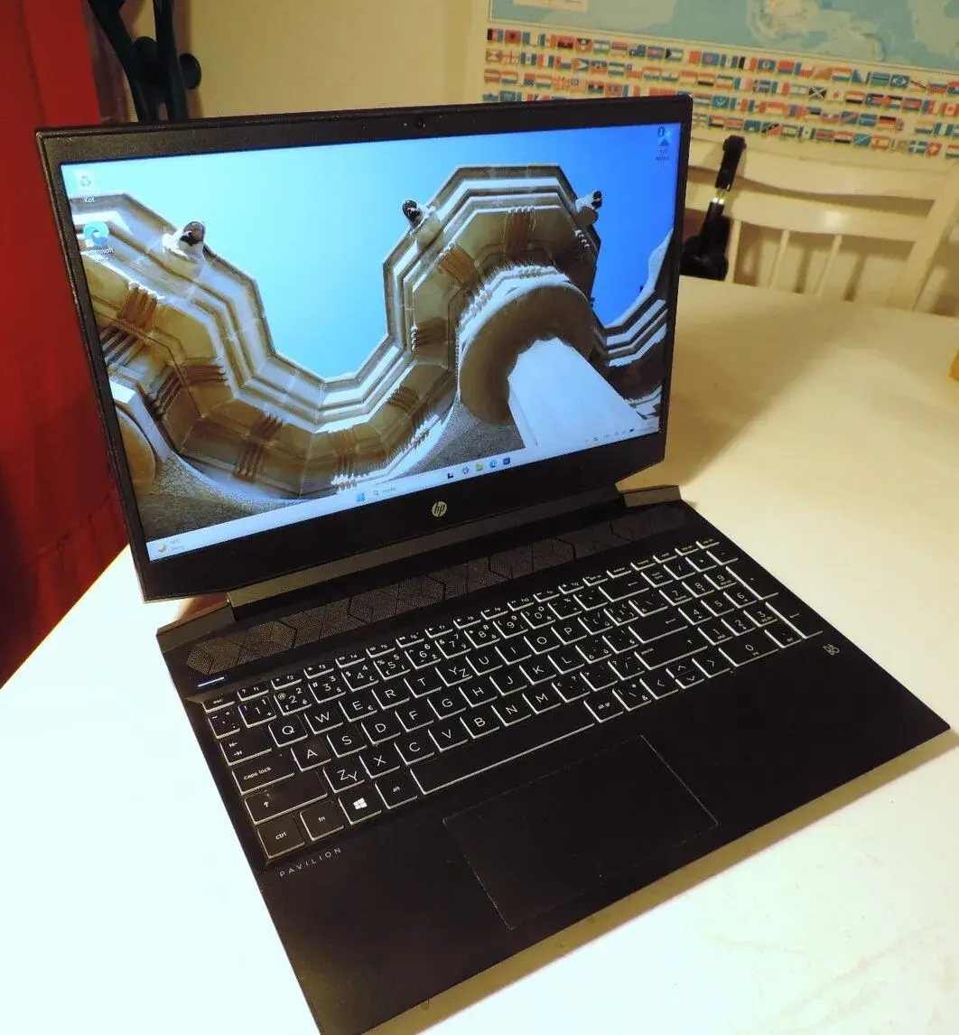 HP Pavilion (15,6", R5 5600H, GTX 1650, 512 + 480 GB)